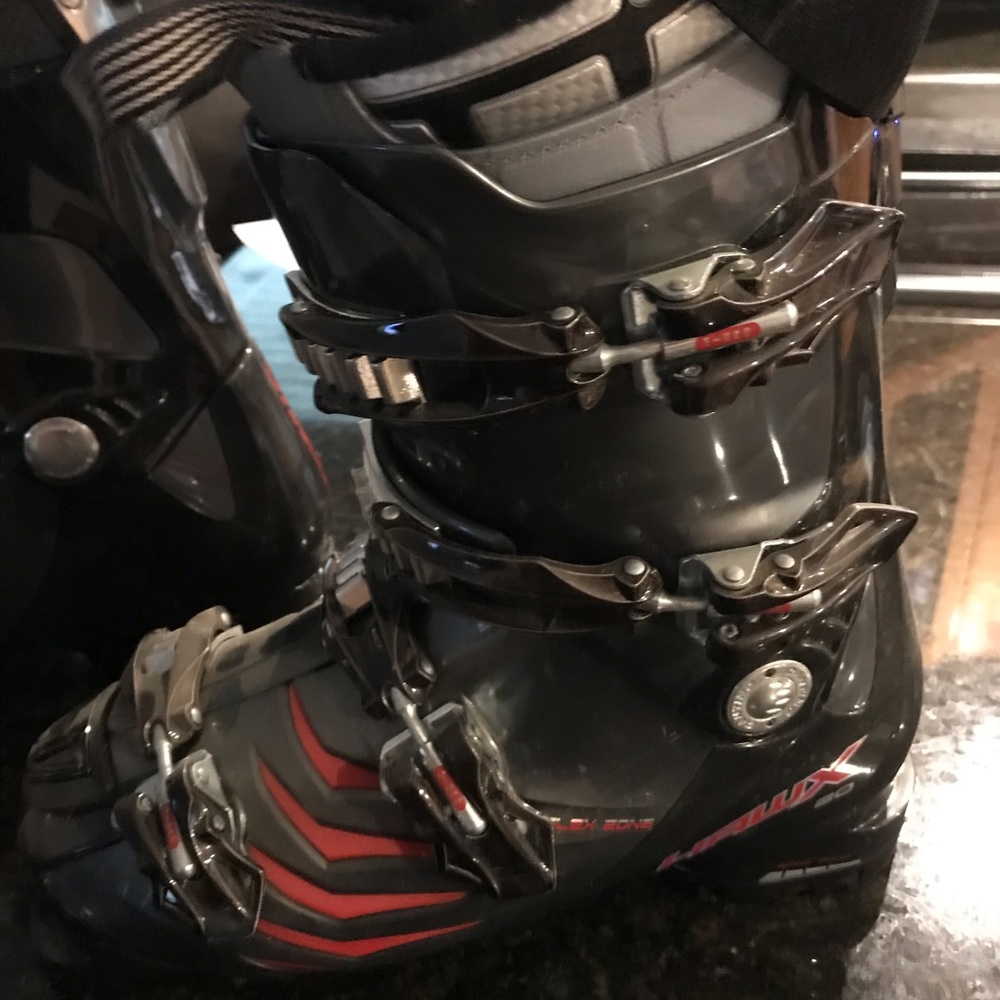 Brand new never worn ATOMIC ski boots